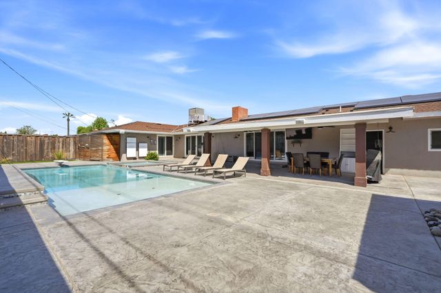 365 E Sycamore Drive, Hanford, CA 93230
