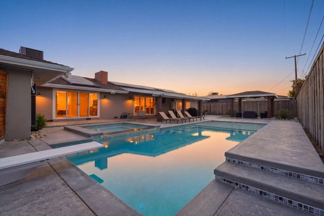 365 E Sycamore Drive, Hanford, CA 93230