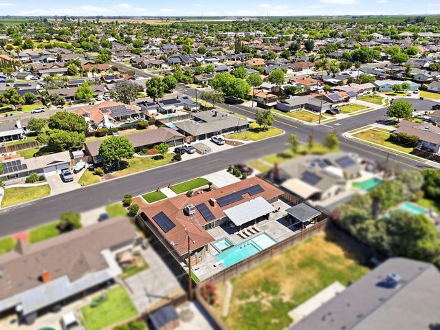 365 E Sycamore Drive, Hanford, CA 93230