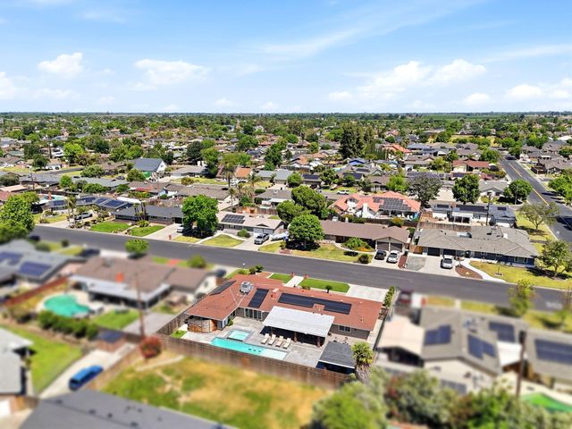 365 E Sycamore Drive, Hanford, CA 93230