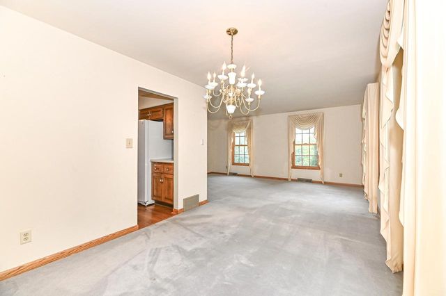 W294S2960 Wills Barry COURT, Waukesha, WI 53188