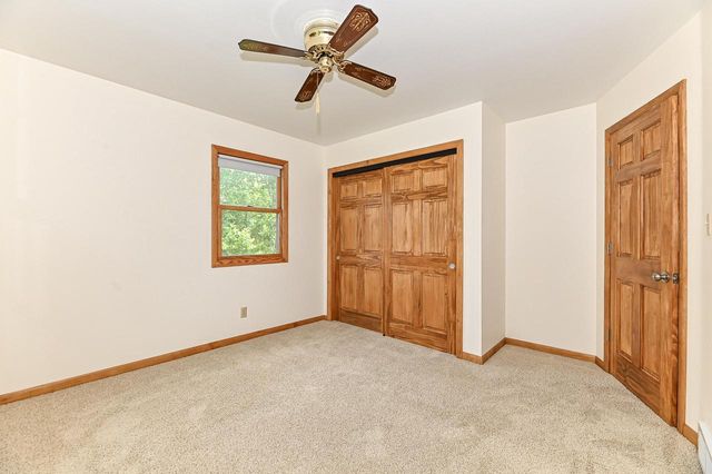 W294S2960 Wills Barry COURT, Waukesha, WI 53188