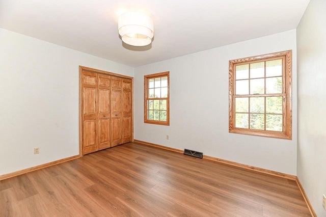 W294S2960 Wills Barry COURT, Waukesha, WI 53188