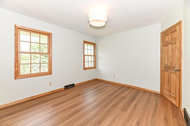 W294S2960 Wills Barry COURT, Waukesha, WI 53188