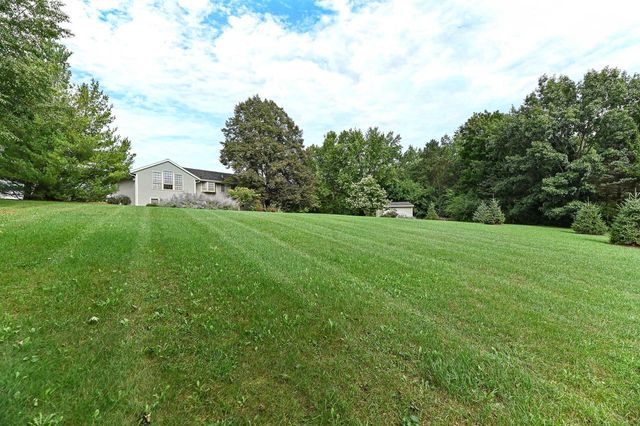 W294S2960 Wills Barry COURT, Waukesha, WI 53188