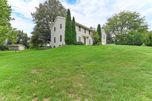 W294S2960 Wills Barry COURT, Waukesha, WI 53188