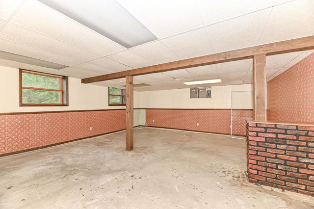 W294S2960 Wills Barry COURT, Waukesha, WI 53188