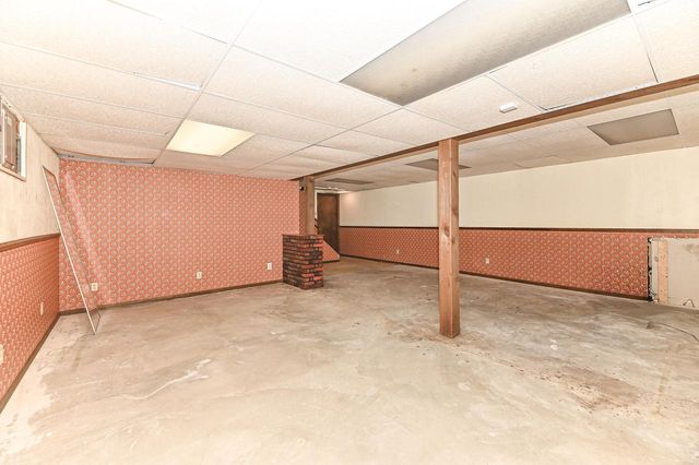 W294S2960 Wills Barry COURT, Waukesha, WI 53188