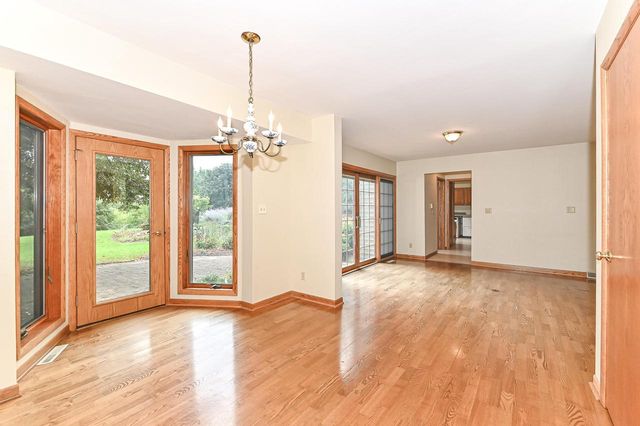 W294S2960 Wills Barry COURT, Waukesha, WI 53188