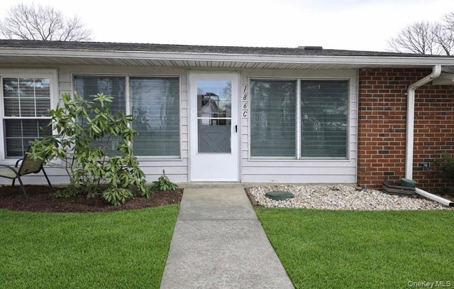 186C Ventry Court, Ridge, NY 11961