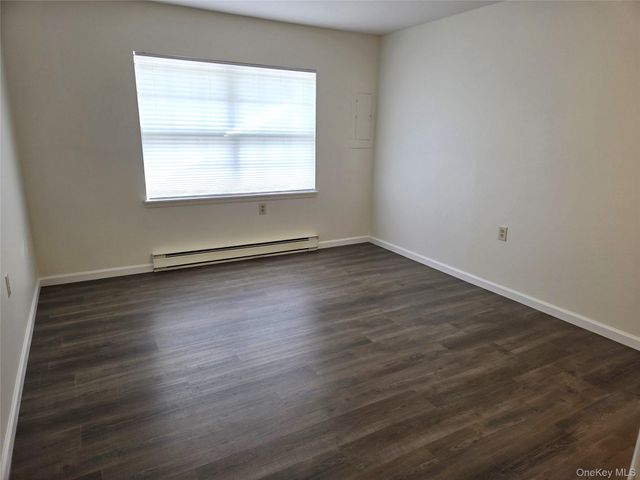 186C Ventry Court, Ridge, NY 11961