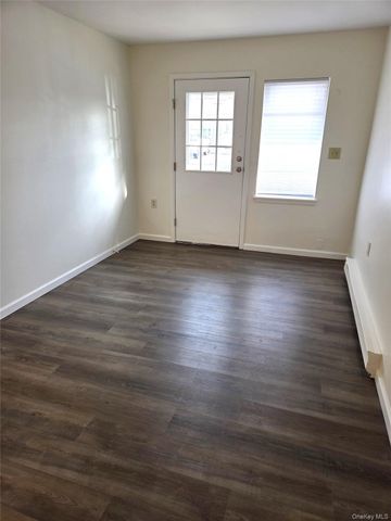 186C Ventry Court, Ridge, NY 11961