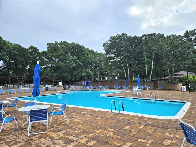 186C Ventry Court, Ridge, NY 11961