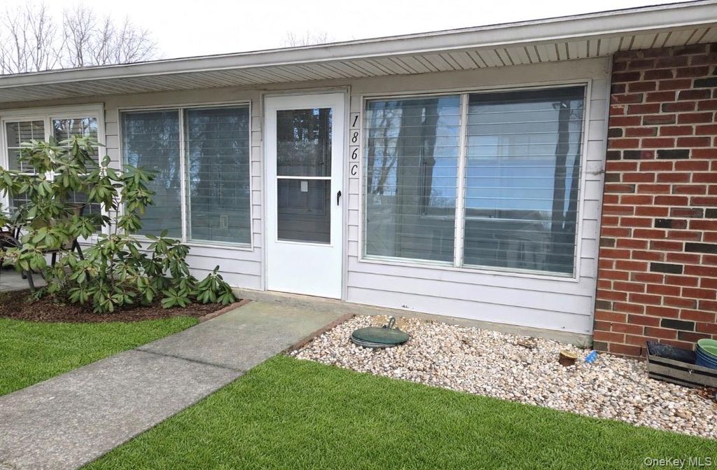 186C Ventry Court, Ridge, NY 11961