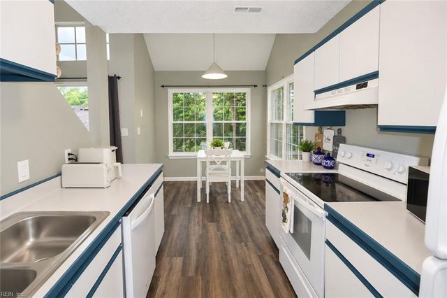782 Windbrook Cir Apt 306, Newport News, VA 23602