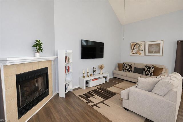 782 Windbrook Cir Apt 306, Newport News, VA 23602