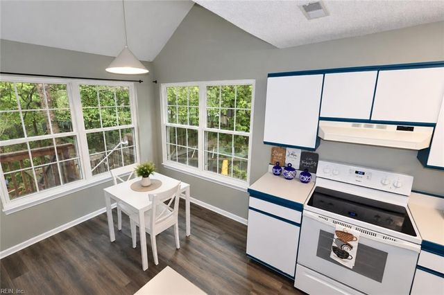 782 Windbrook Cir Apt 306, Newport News, VA 23602
