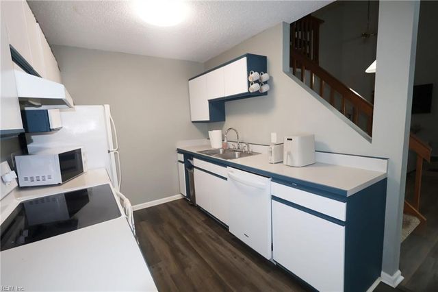 782 Windbrook Cir Apt 306, Newport News, VA 23602