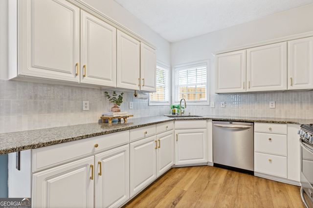 2034 Crestview Way, Woodstock, GA 30188