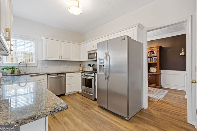2034 Crestview Way, Woodstock, GA 30188