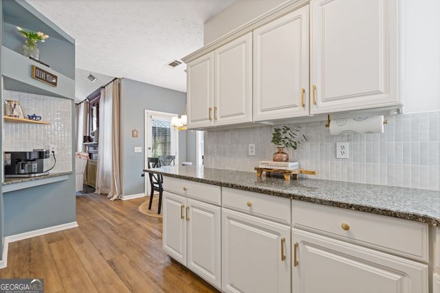 2034 Crestview Way, Woodstock, GA 30188