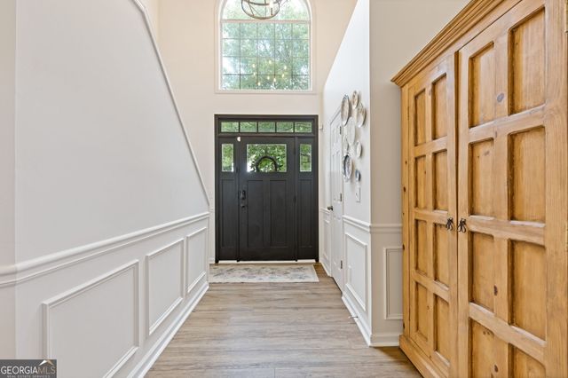 2034 Crestview Way, Woodstock, GA 30188