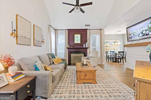 2034 Crestview Way, Woodstock, GA 30188