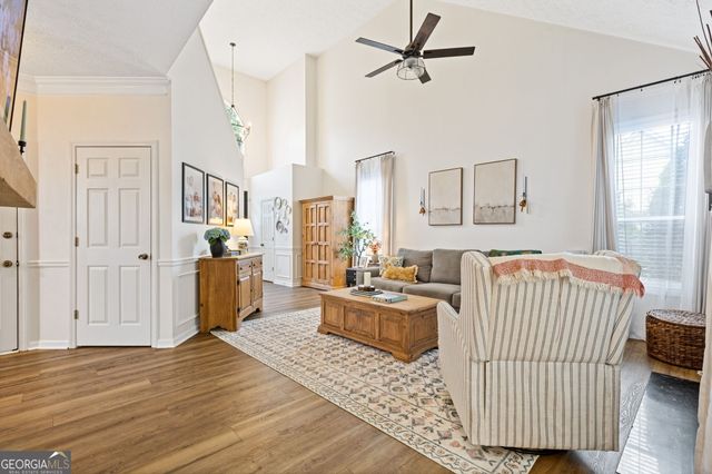 2034 Crestview Way, Woodstock, GA 30188