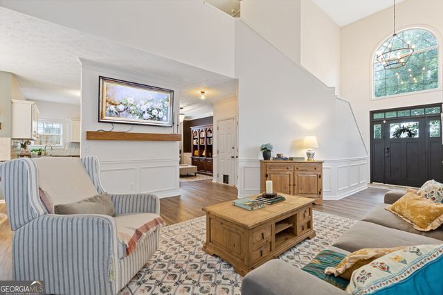2034 Crestview Way, Woodstock, GA 30188