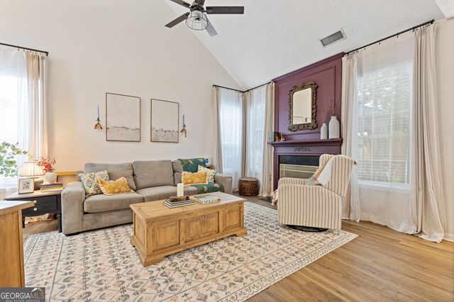 2034 Crestview Way, Woodstock, GA 30188