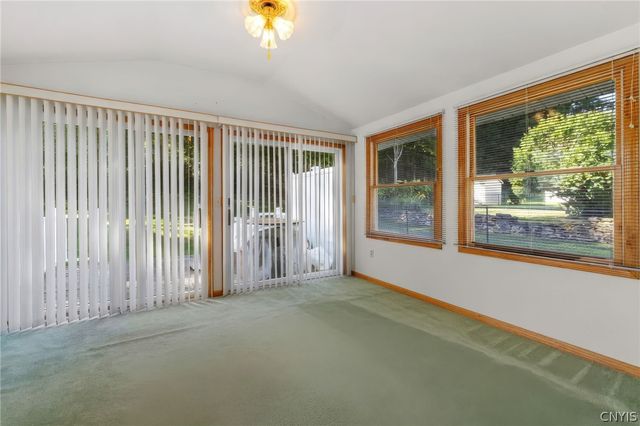 203 Oakridge Drive, Camillus, NY 13031