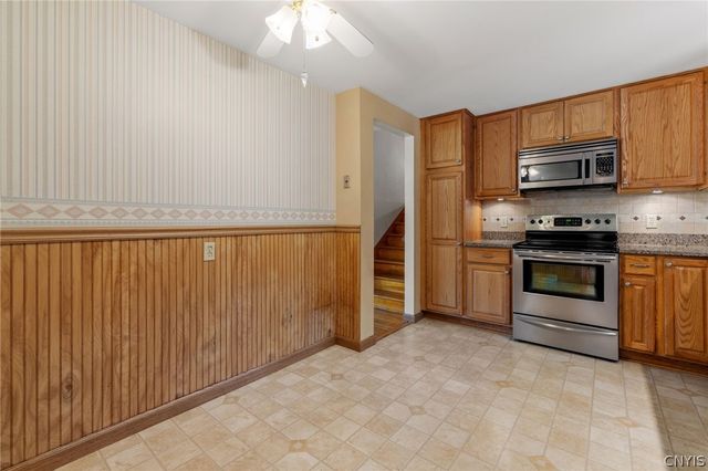 203 Oakridge Drive, Camillus, NY 13031