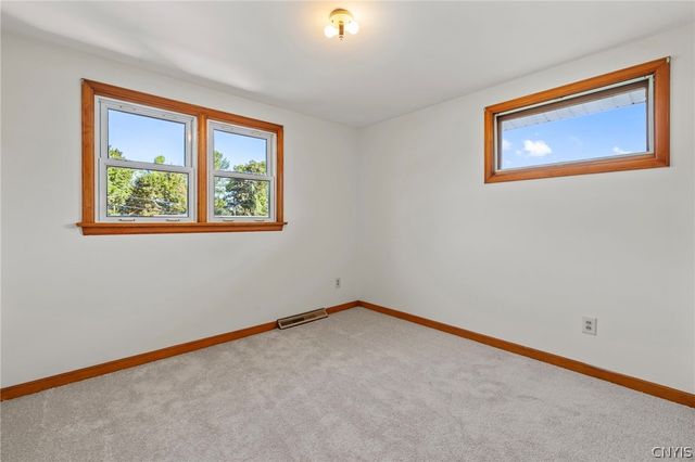203 Oakridge Drive, Camillus, NY 13031
