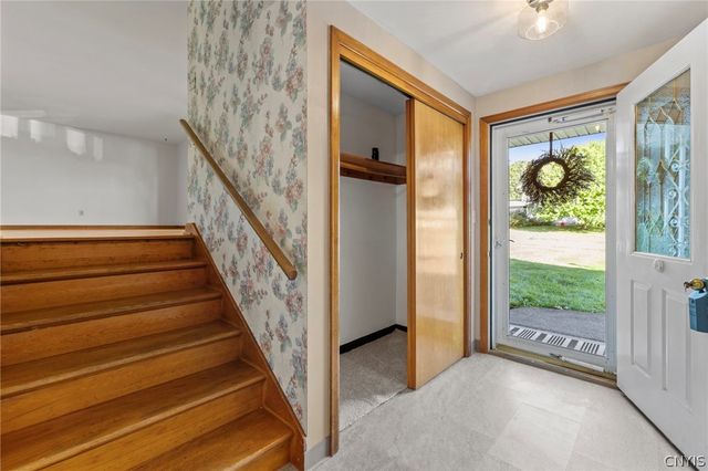 203 Oakridge Drive, Camillus, NY 13031