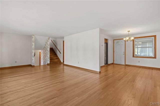 203 Oakridge Drive, Camillus, NY 13031