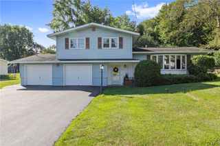 203 Oakridge Drive, Camillus, NY 13031