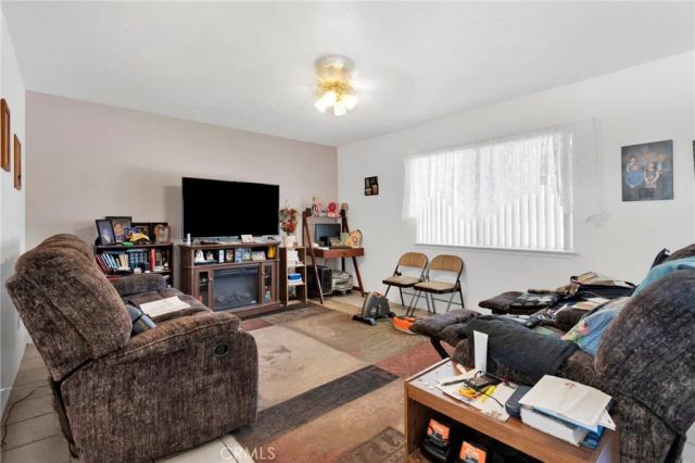 9037 5th Avenue, Hesperia, CA 92345