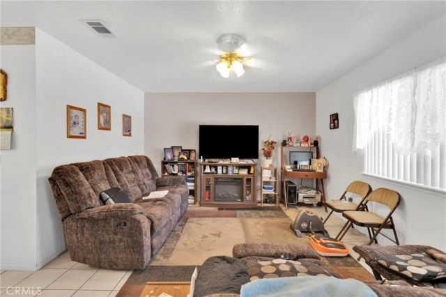 9037 5th Avenue, Hesperia, CA 92345