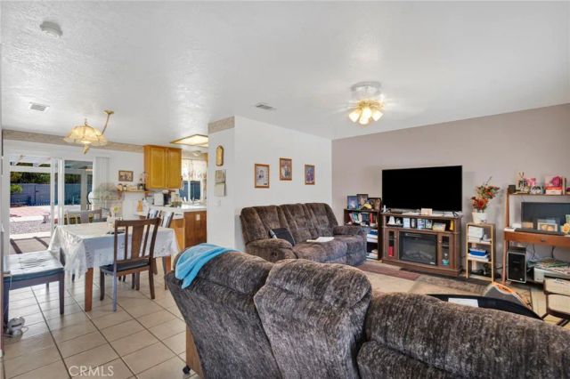 9037 5th Avenue, Hesperia, CA 92345