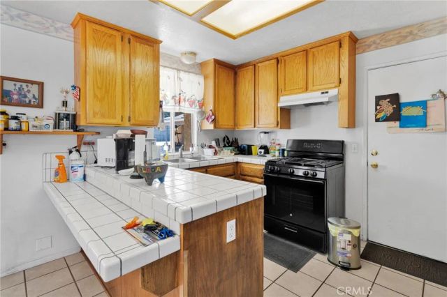 9037 5th Avenue, Hesperia, CA 92345