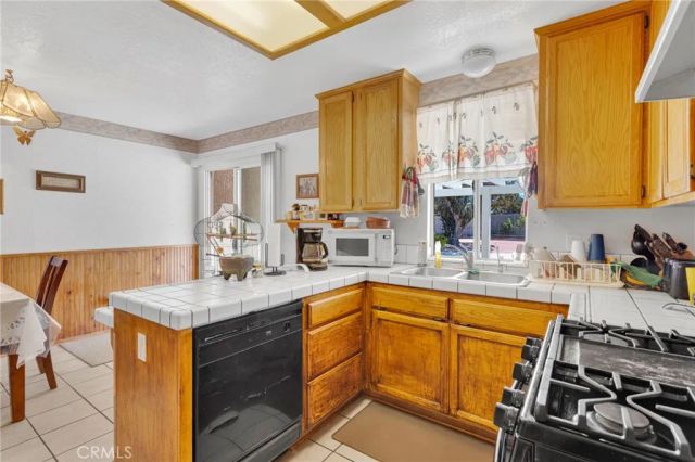 9037 5th Avenue, Hesperia, CA 92345