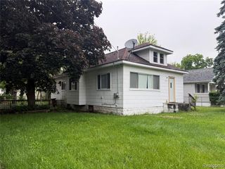 2137 E Buder Avenue, Burton, MI 48529