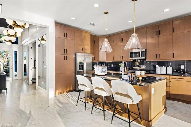 2582 Kingfisher DR, Naples, FL 34112