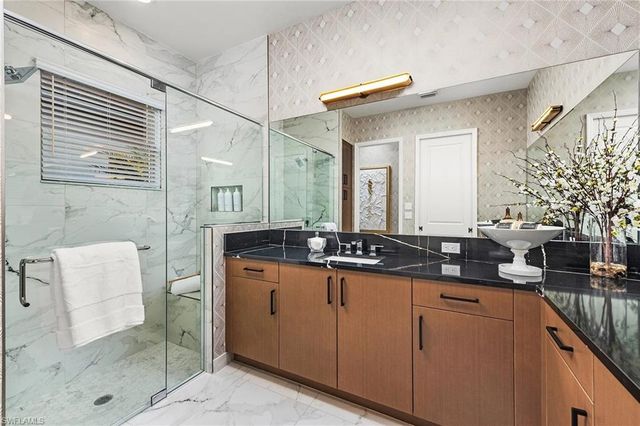 2582 Kingfisher DR, Naples, FL 34112