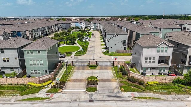 2002 Groveland Glen Drive, Houston, TX 77051