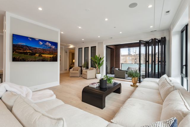 116 N Willard Court 301, Chicago, IL 60607