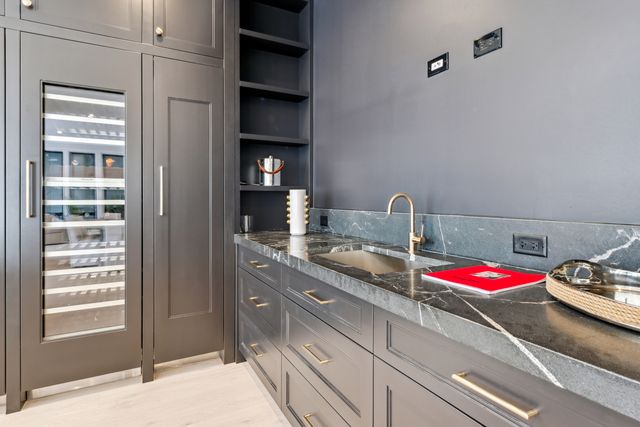 116 N Willard Court 301, Chicago, IL 60607