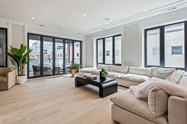 116 N Willard Court 301, Chicago, IL 60607