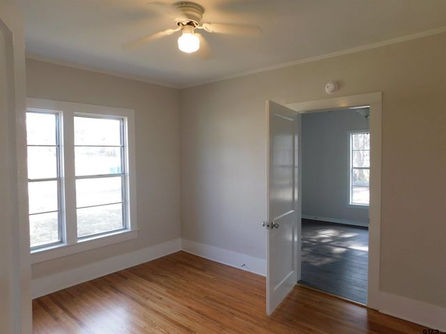 301 W McDONALD, Mineola, TX 75773