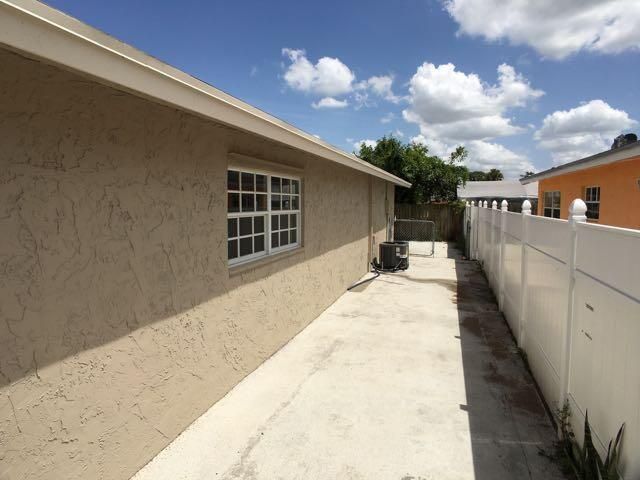 5791 S Rue Road, West Palm Beach, FL 33415